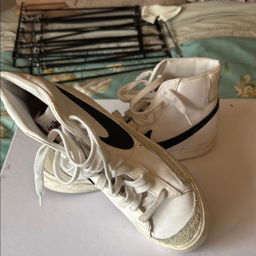 Nike White and Black Sneakers Nike Blazer Mis